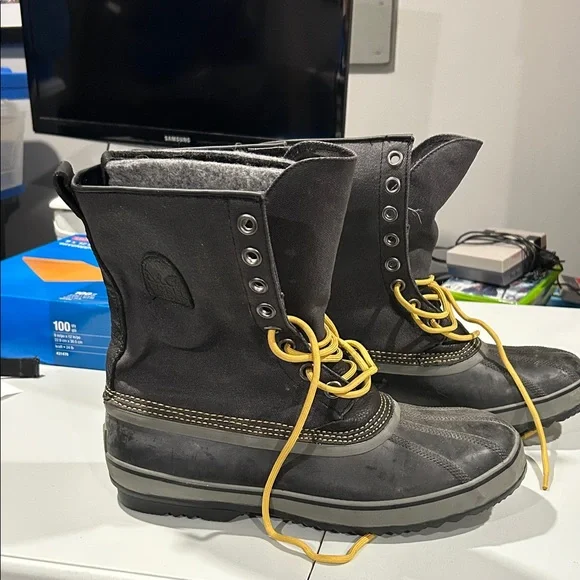 Sorel waterproof boots - Picture 3 of 9